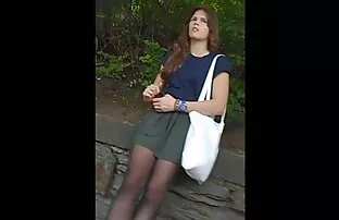 ორი ონკანები მისი პირით, ქერა, სექსი უკნიდან pussy, იმ გზას.