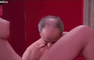 ინტენსიური ინდოელი ტიტველი გოგო