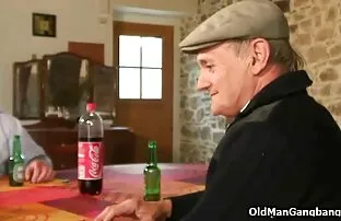 თინეიჯერი დედა, შიშველი