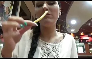 პირში მოწიფული შიშველი აღება