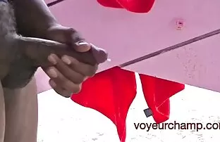 შავი პატარა ძუძუები ტიტველი